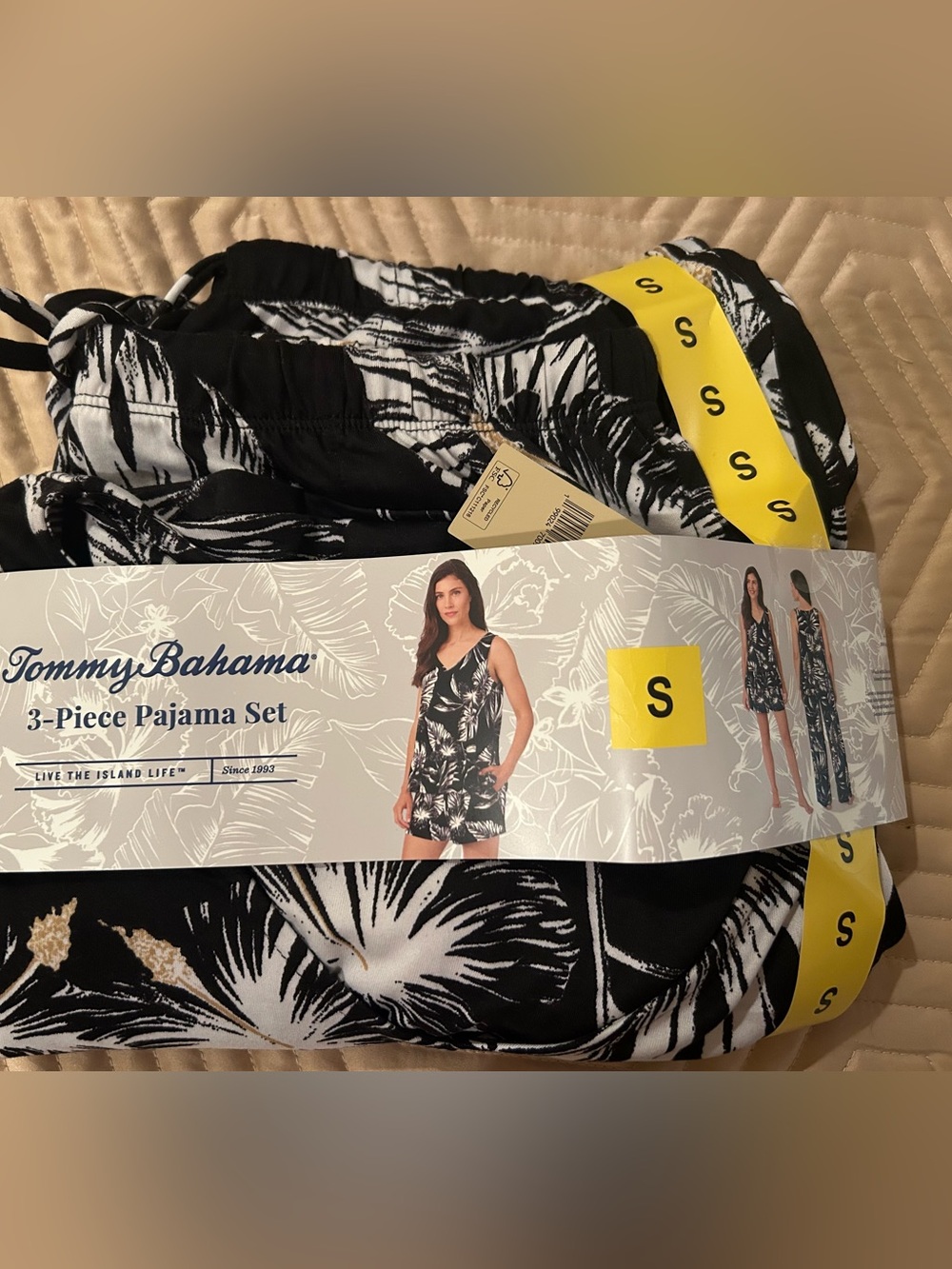 Tommy Bahama Women’s Pajama Set 3 pc Top, Pants & Shorts Small